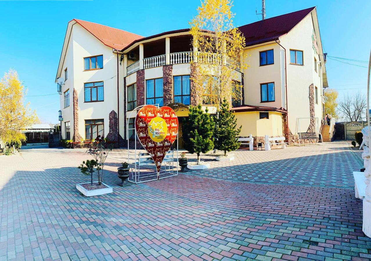 Hotel Pid Yavorom à Drogomirchany Extérieur photo
