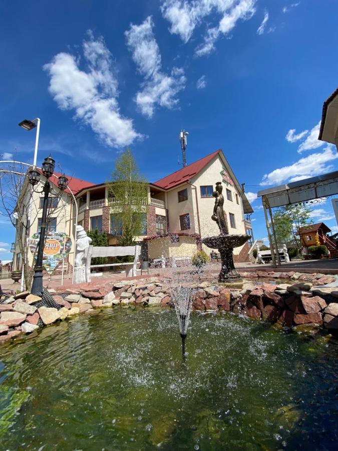 Hotel Pid Yavorom à Drogomirchany Extérieur photo
