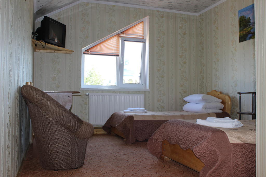 Hotel Pid Yavorom à Drogomirchany Extérieur photo