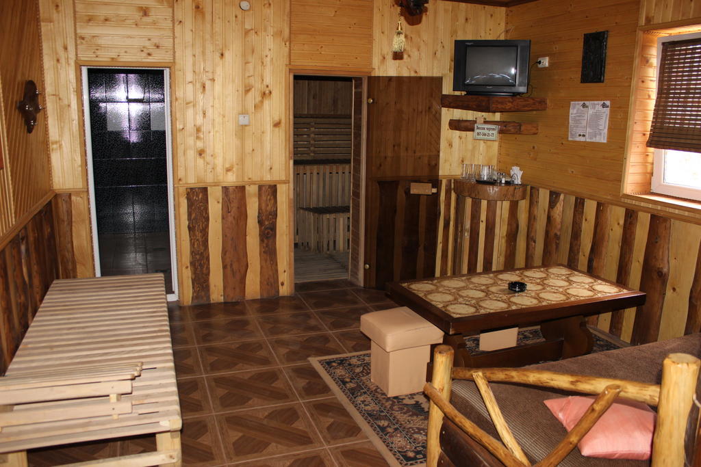 Hotel Pid Yavorom à Drogomirchany Extérieur photo