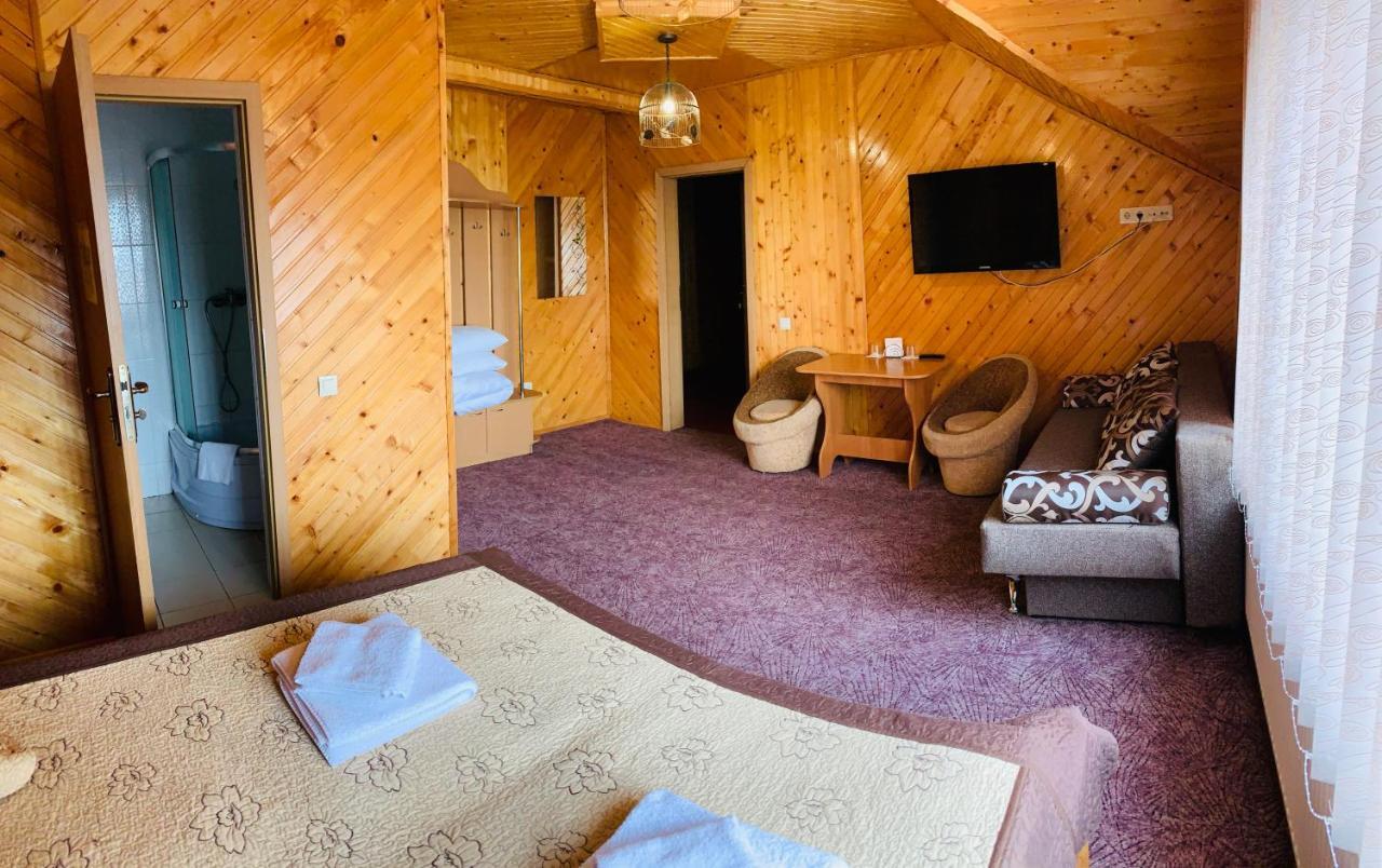 Hotel Pid Yavorom à Drogomirchany Extérieur photo